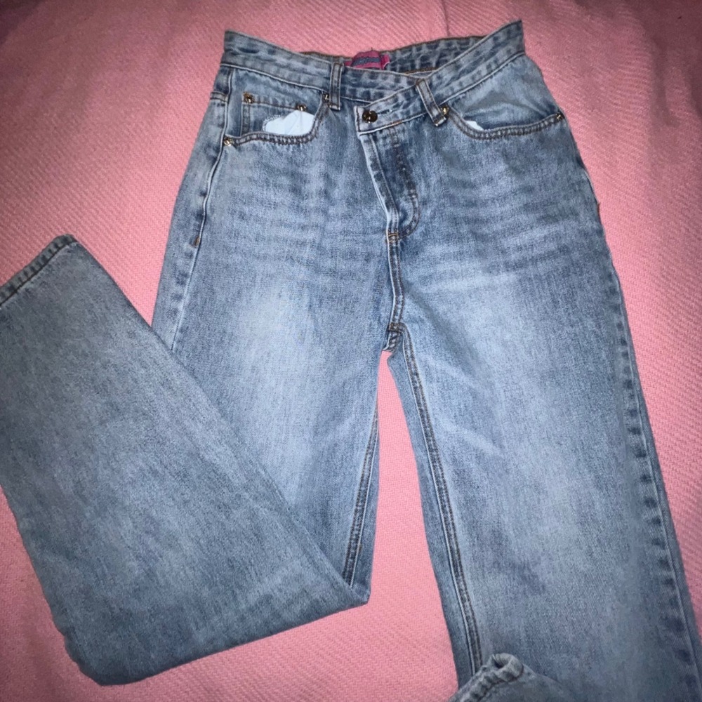 Edikted Blue Asymmetric Crossover Waist Straight Leg Jeans Light Wash Size S‎